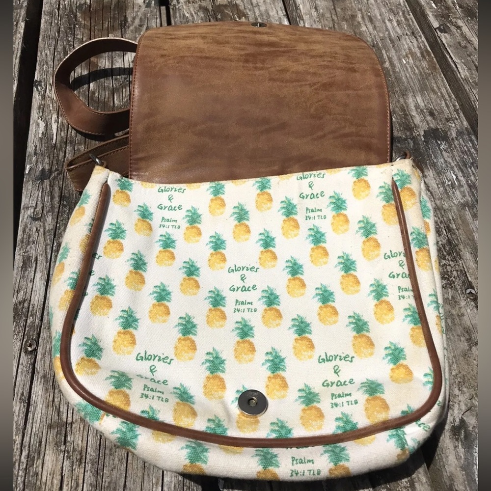 Mary & Martha Glories & Grace Pineapples Crossbody Bag Purse Hallmark White - Picture 5 of 8